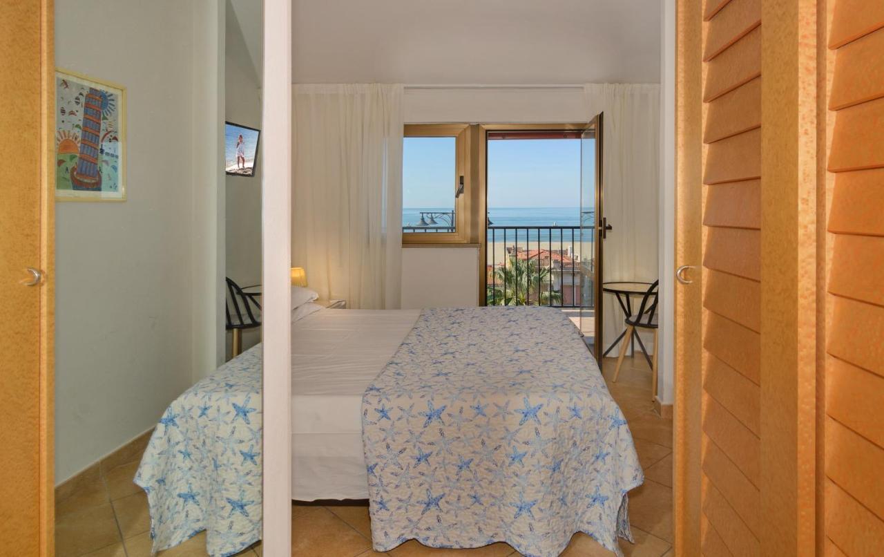 Hotel Bella Riviera Lungomare Viareggio Esterno foto
