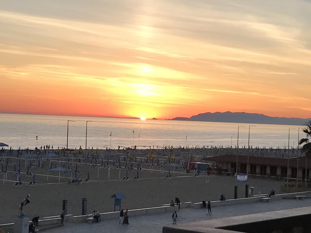 Hotel Bella Riviera Lungomare Viareggio Esterno foto
